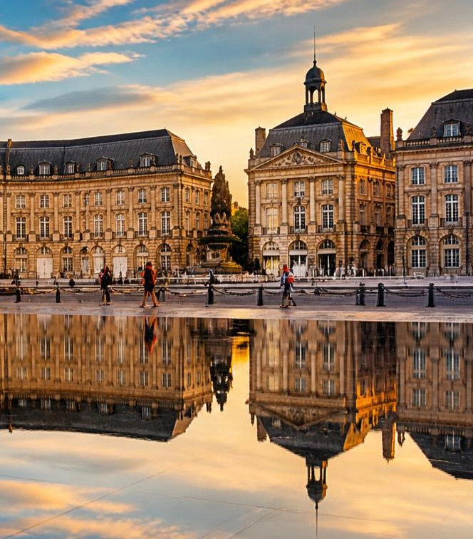 Vue de Bordeaux, ville où Adrien Dumont accompagne ses clients en social media ads
